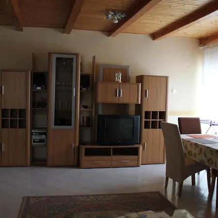 Cedar 4 *